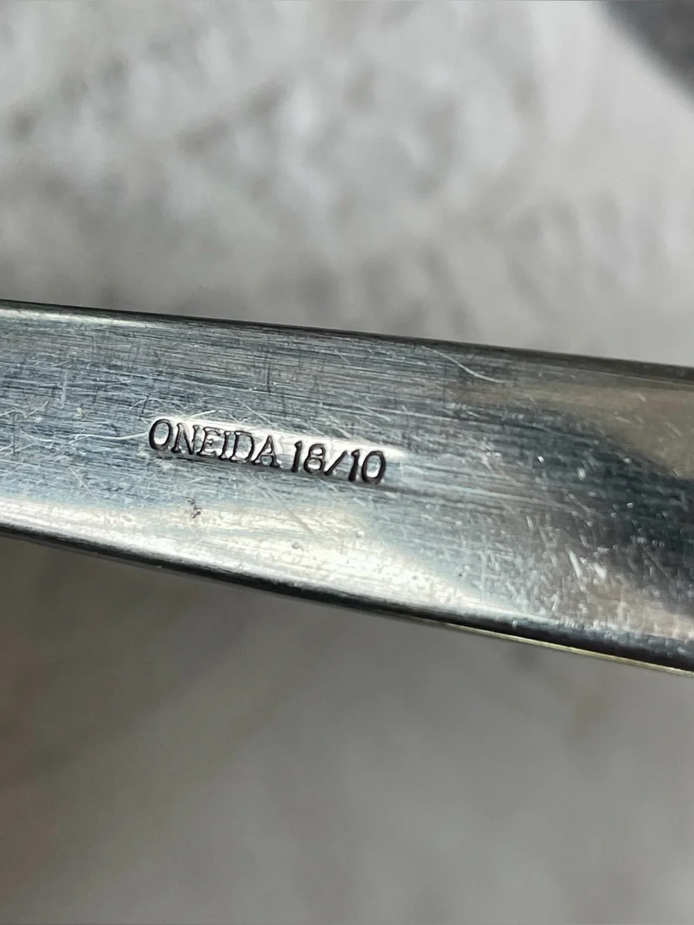 Oneida 18/10 silver stainless steel flatware set clean lines